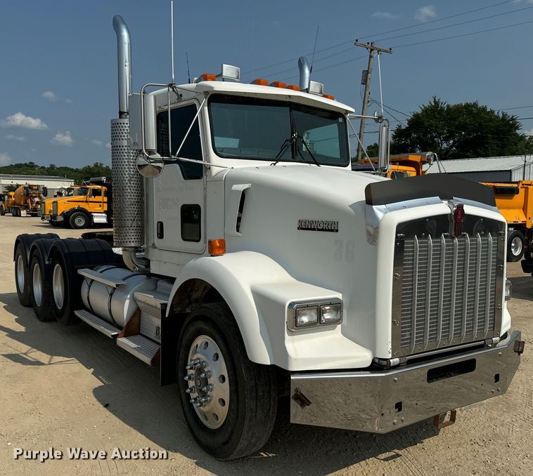 image for item DQ6887 2006 Kenworth T800 semi truck