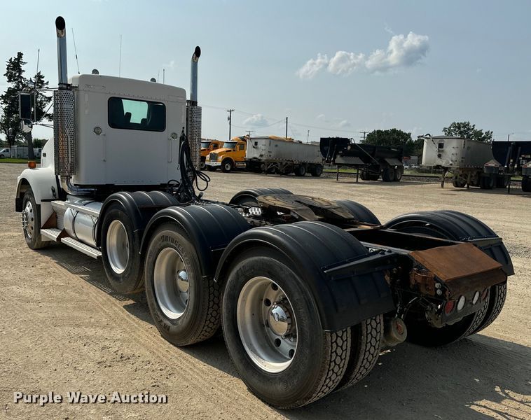 image for item DQ6887 2006 Kenworth T800 semi truck