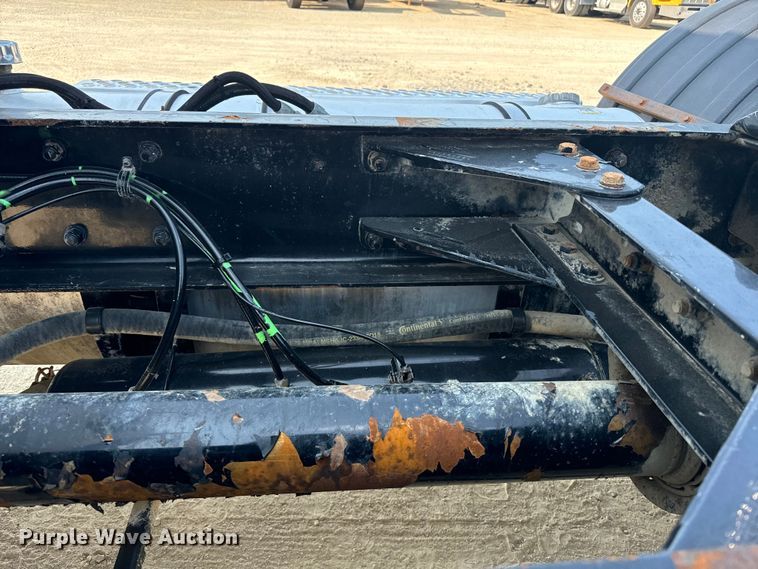 image for item DQ6887 2006 Kenworth T800 semi truck