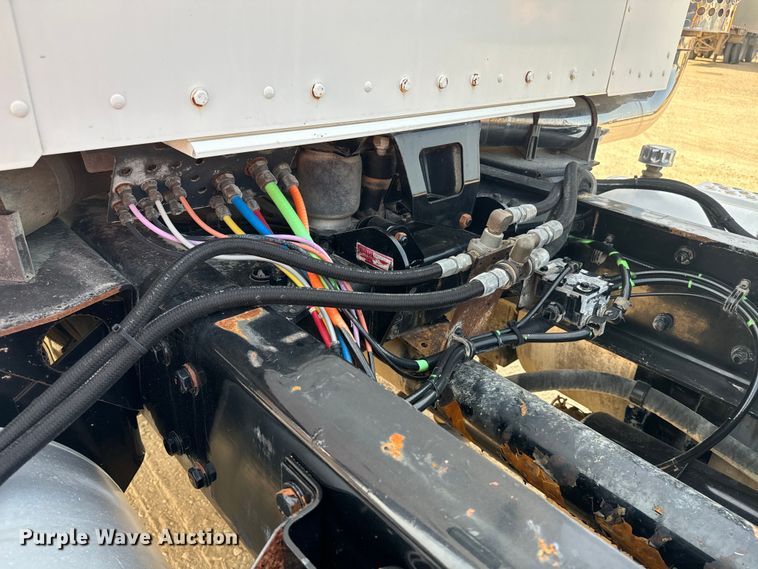 image for item DQ6887 2006 Kenworth T800 semi truck