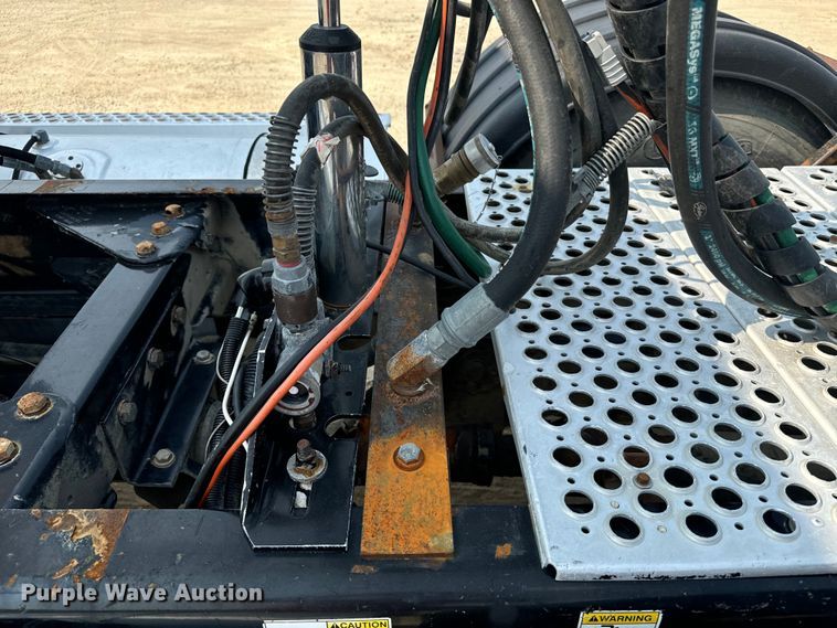 image for item DQ6887 2006 Kenworth T800 semi truck