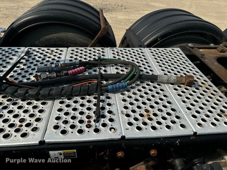 image for item DQ6887 2006 Kenworth T800 semi truck