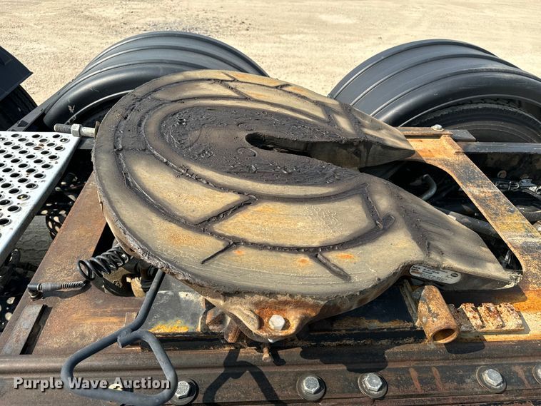 image for item DQ6887 2006 Kenworth T800 semi truck