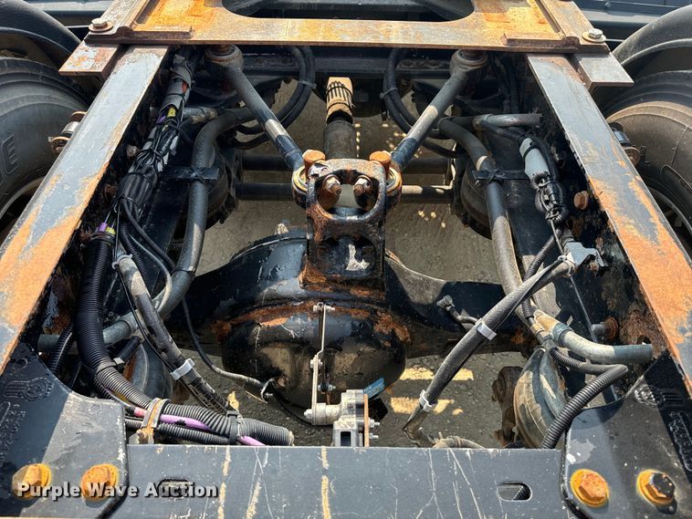 image for item DQ6887 2006 Kenworth T800 semi truck