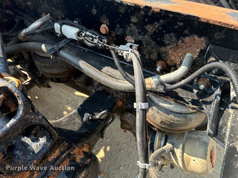 image for item DQ6887 2006 Kenworth T800 semi truck