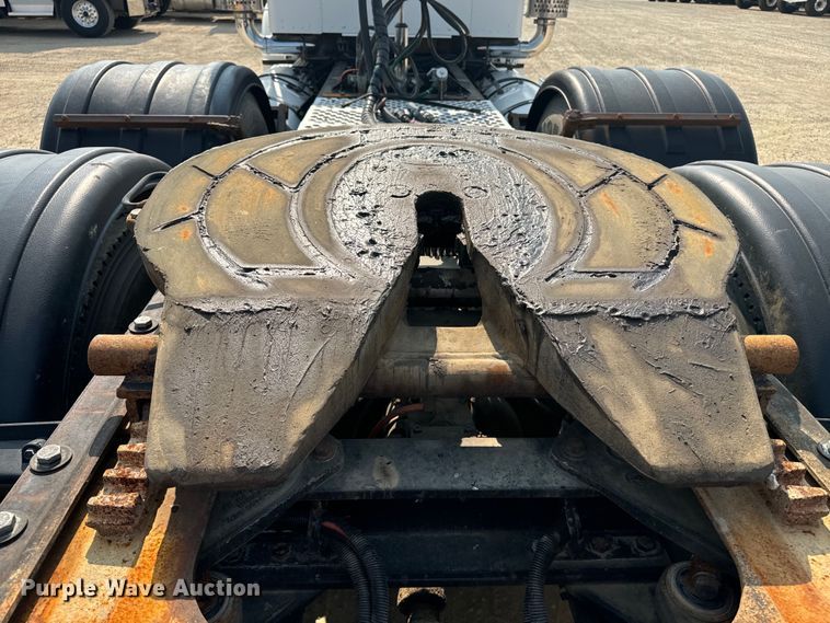 image for item DQ6887 2006 Kenworth T800 semi truck