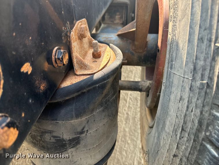 image for item DQ6887 2006 Kenworth T800 semi truck