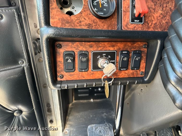 image for item DQ6887 2006 Kenworth T800 semi truck