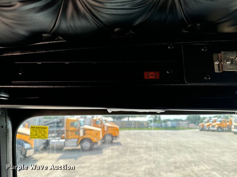 image for item DQ6887 2006 Kenworth T800 semi truck