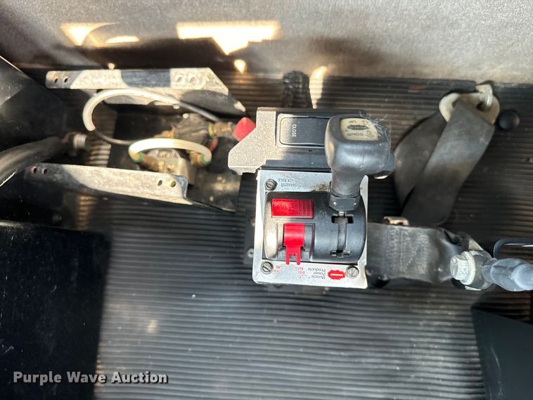 image for item DQ6887 2006 Kenworth T800 semi truck