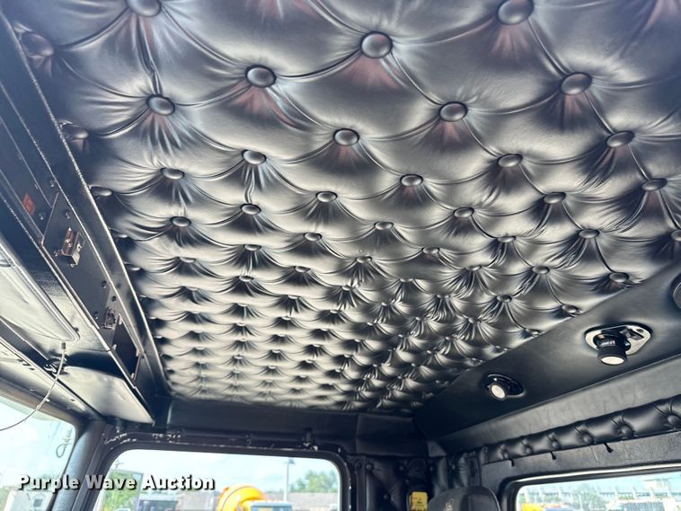 image for item DQ6887 2006 Kenworth T800 semi truck