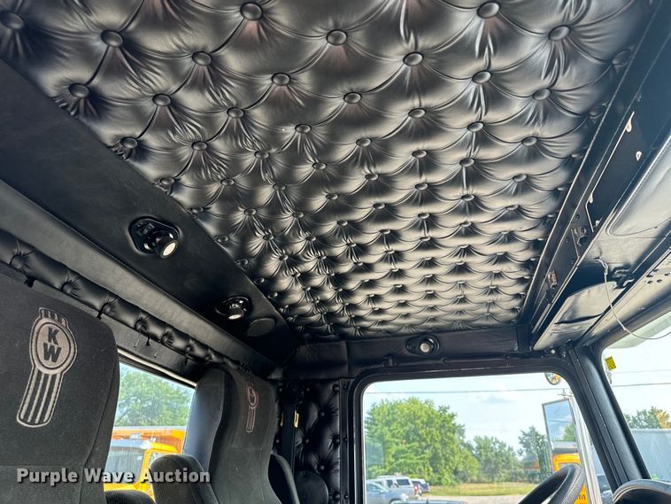 image for item DQ6887 2006 Kenworth T800 semi truck