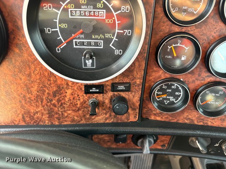 image for item DQ6887 2006 Kenworth T800 semi truck