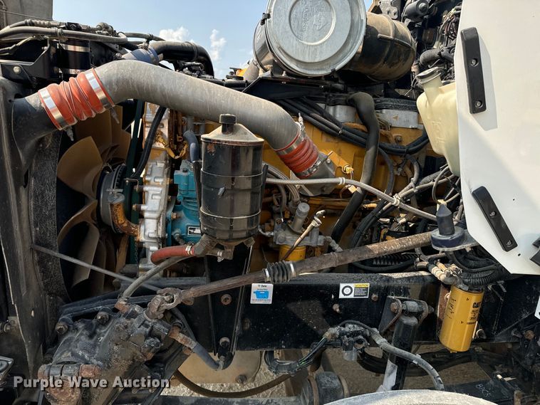 image for item DQ6887 2006 Kenworth T800 semi truck