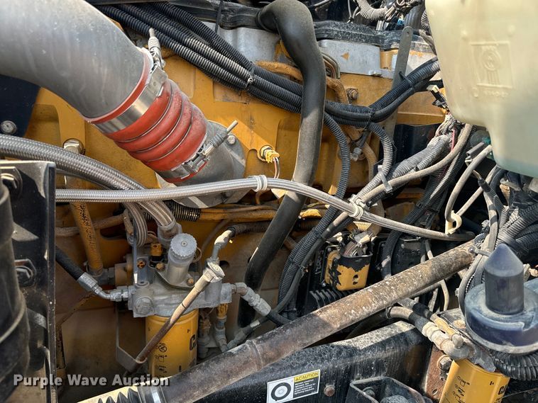 image for item DQ6887 2006 Kenworth T800 semi truck