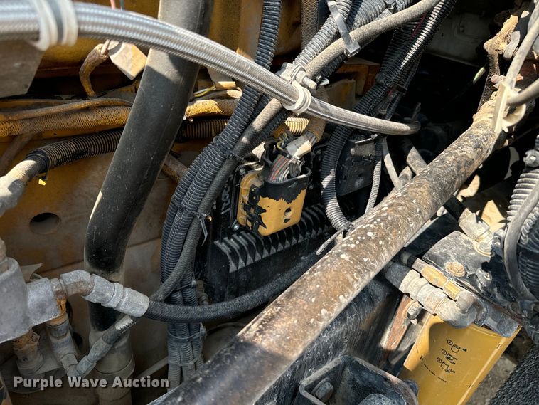 image for item DQ6887 2006 Kenworth T800 semi truck