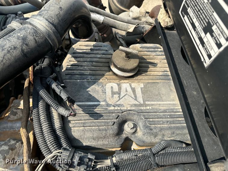 image for item DQ6887 2006 Kenworth T800 semi truck