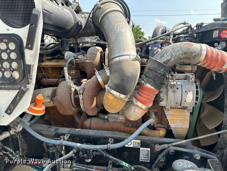 image for item DQ6887 2006 Kenworth T800 semi truck