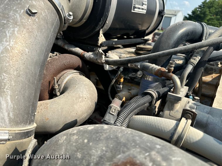 image for item DQ6887 2006 Kenworth T800 semi truck