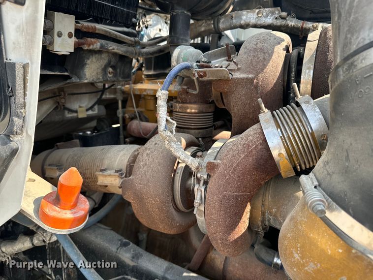 image for item DQ6887 2006 Kenworth T800 semi truck