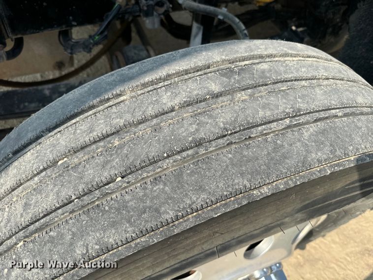 image for item DQ6887 2006 Kenworth T800 semi truck