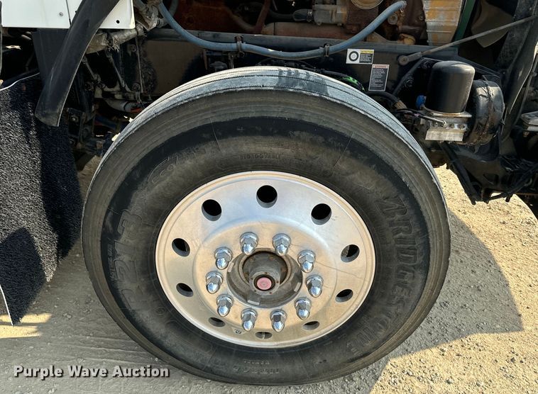 image for item DQ6887 2006 Kenworth T800 semi truck