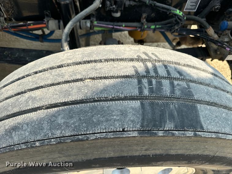 image for item DQ6887 2006 Kenworth T800 semi truck