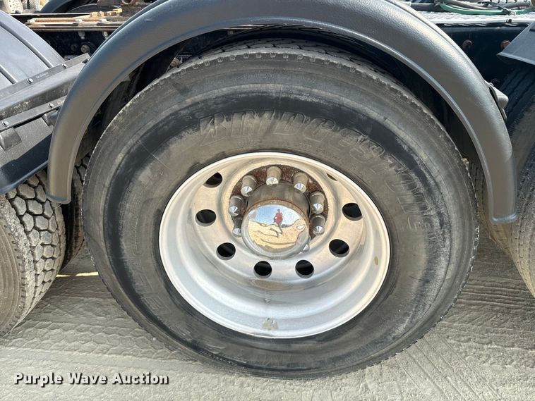 image for item DQ6887 2006 Kenworth T800 semi truck