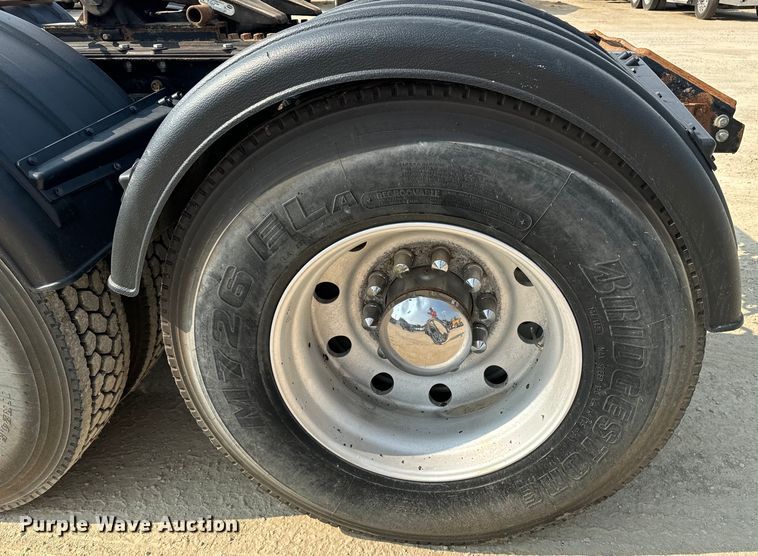 image for item DQ6887 2006 Kenworth T800 semi truck