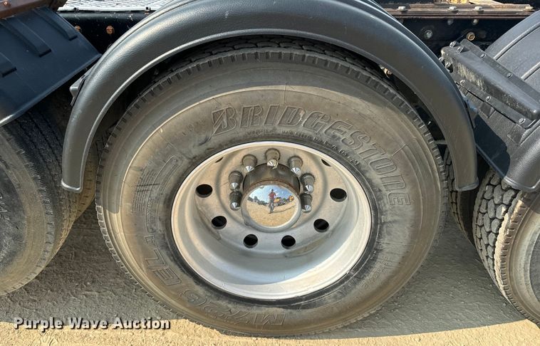 image for item DQ6887 2006 Kenworth T800 semi truck