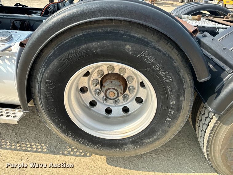 image for item DQ6887 2006 Kenworth T800 semi truck