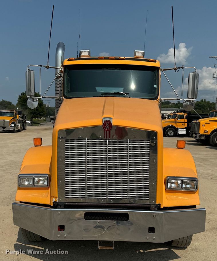 image for item DQ6888 2010 Kenworth T800 semi truck