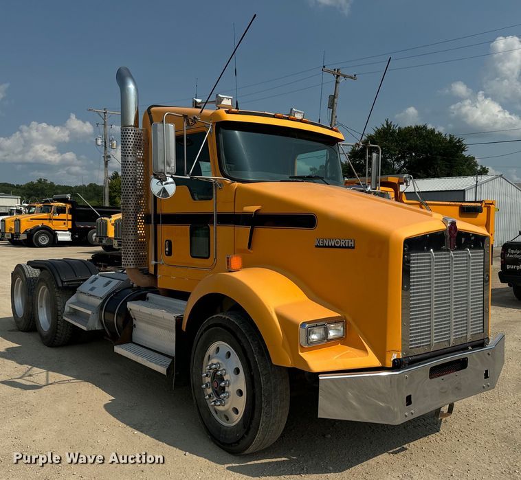 image for item DQ6888 2010 Kenworth T800 semi truck