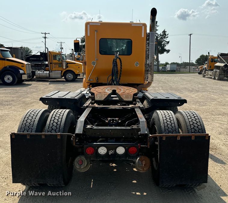 image for item DQ6888 2010 Kenworth T800 semi truck