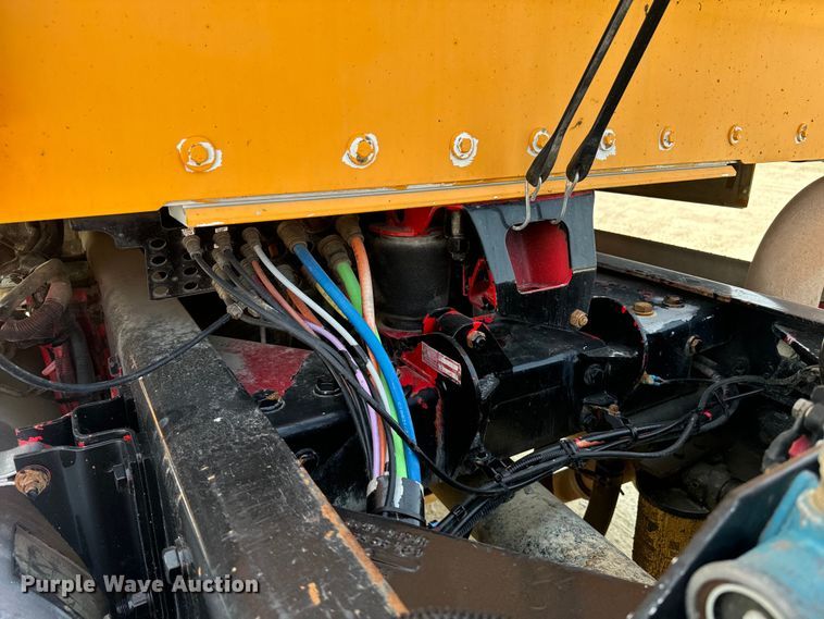 image for item DQ6888 2010 Kenworth T800 semi truck