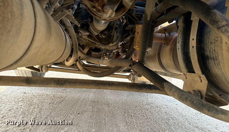 image for item DQ6888 2010 Kenworth T800 semi truck