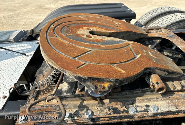 image for item DQ6888 2010 Kenworth T800 semi truck