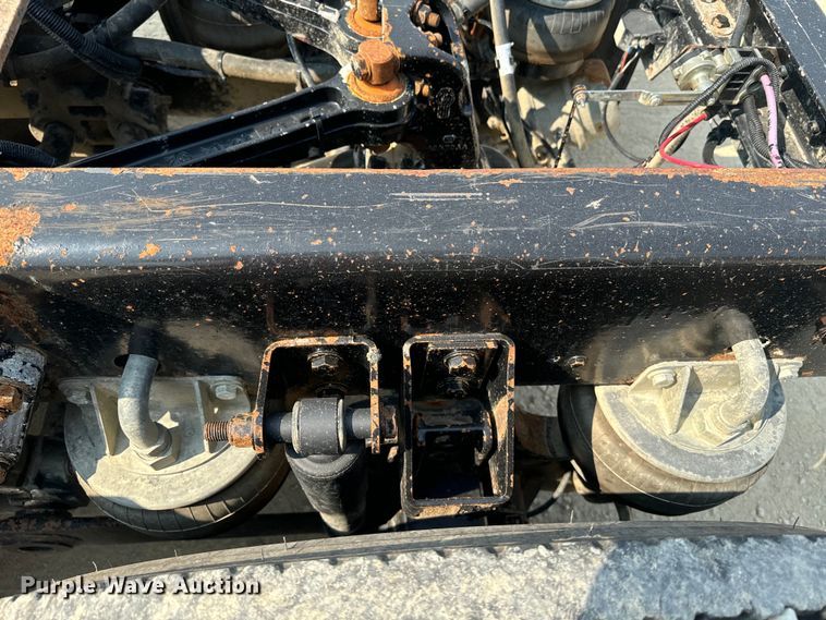 image for item DQ6888 2010 Kenworth T800 semi truck