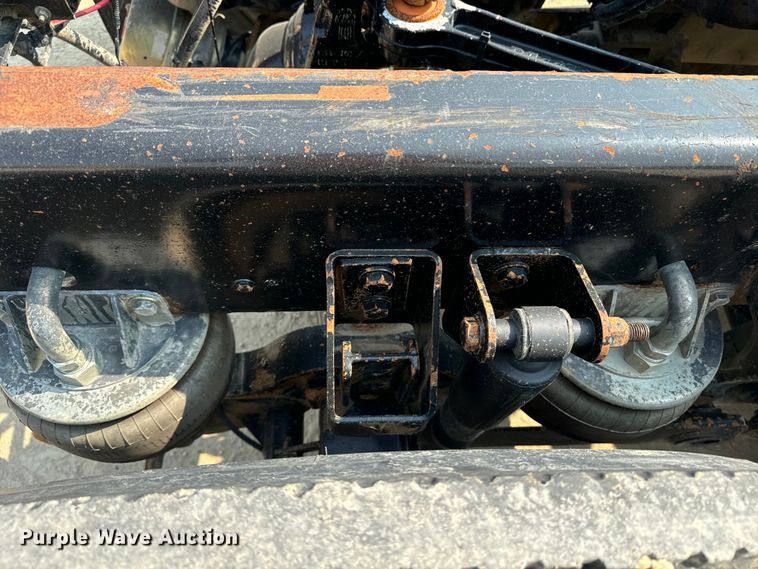 image for item DQ6888 2010 Kenworth T800 semi truck