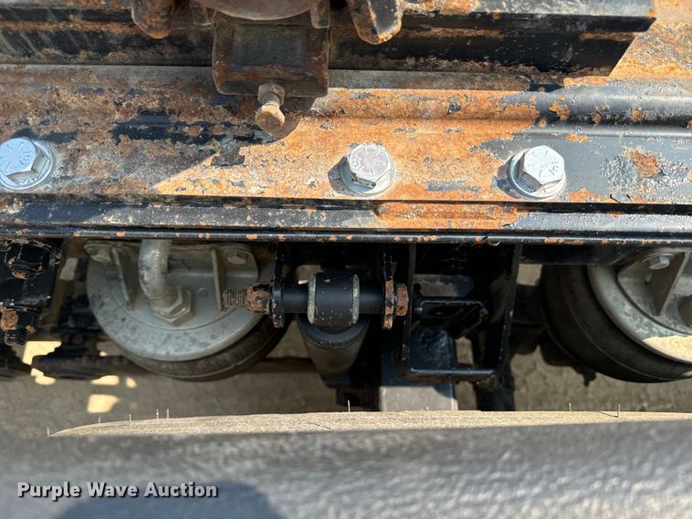 image for item DQ6888 2010 Kenworth T800 semi truck