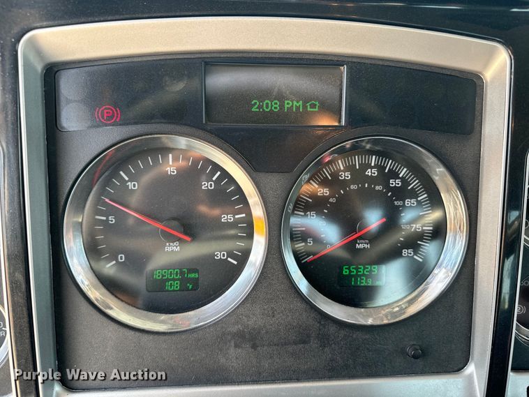 image for item DQ6888 2010 Kenworth T800 semi truck