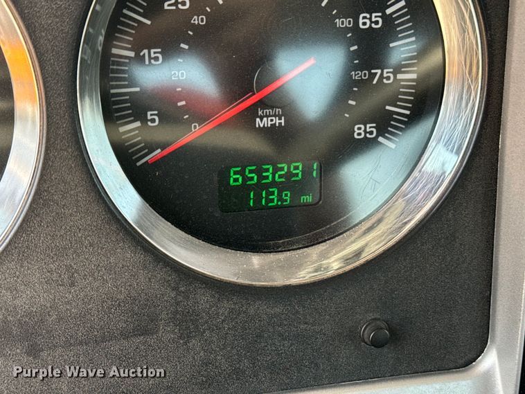 image for item DQ6888 2010 Kenworth T800 semi truck