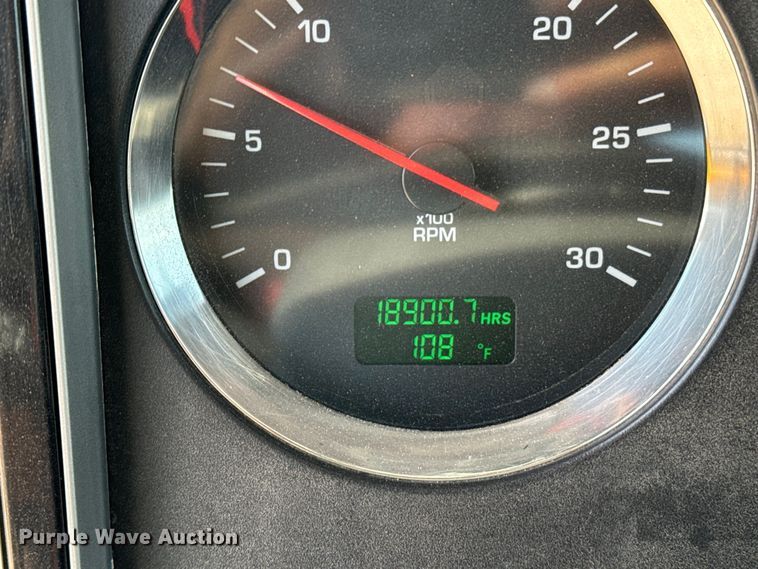 image for item DQ6888 2010 Kenworth T800 semi truck