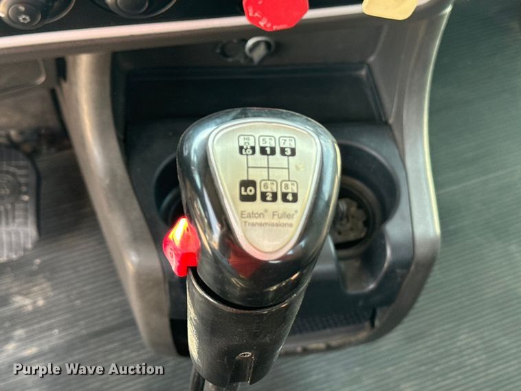 image for item DQ6888 2010 Kenworth T800 semi truck