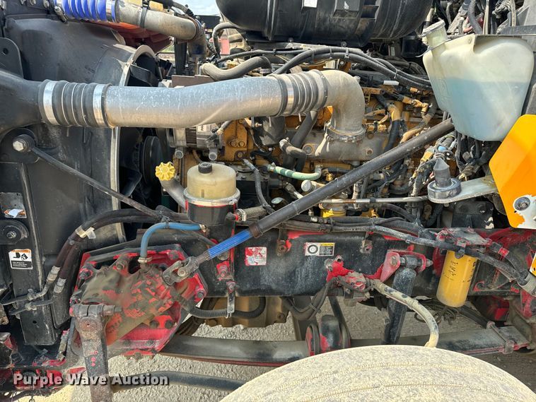 image for item DQ6888 2010 Kenworth T800 semi truck