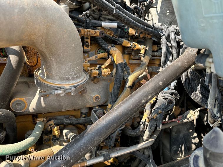 image for item DQ6888 2010 Kenworth T800 semi truck