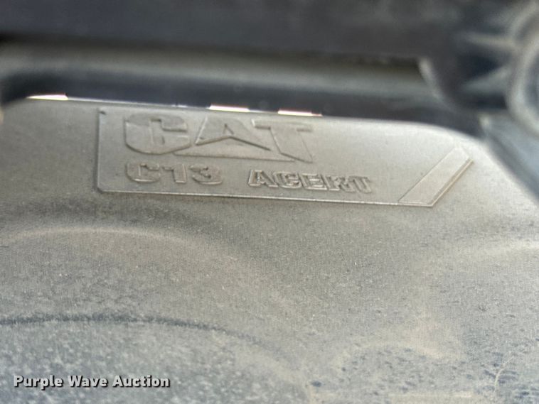 image for item DQ6888 2010 Kenworth T800 semi truck