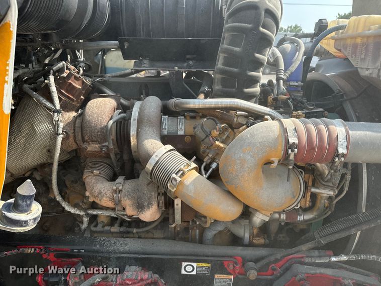 image for item DQ6888 2010 Kenworth T800 semi truck