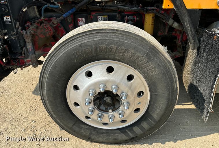 image for item DQ6888 2010 Kenworth T800 semi truck