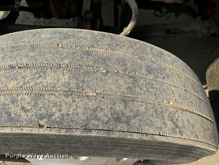 image for item DQ6888 2010 Kenworth T800 semi truck